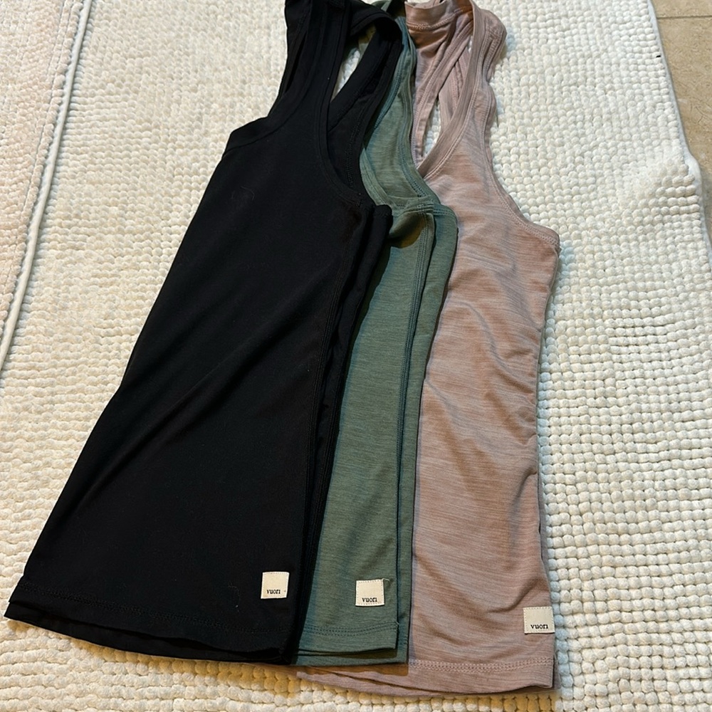 Vuori Lux Performance Tank Bundle (3)